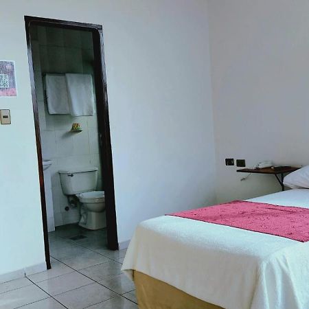 Hotel Plaza Center 산타 크루즈 드 라 시에라 외부 사진
